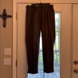 Dark green Roundtree and Yorke Pleated 40x32